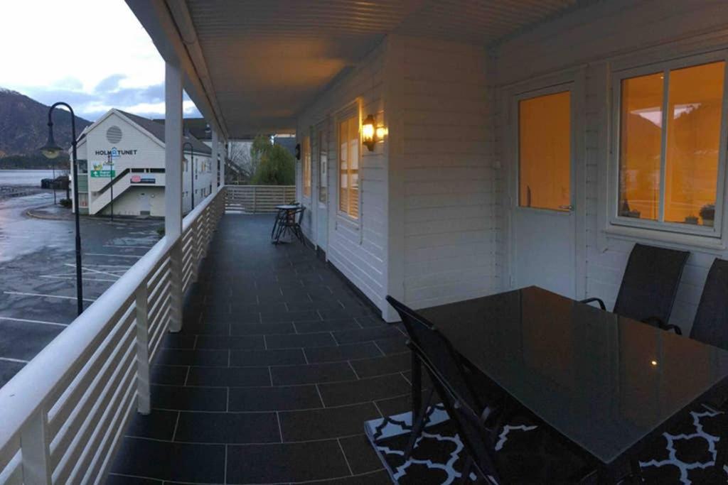 Balestrand Fjordapartments Holmen 19A Exteriör bild